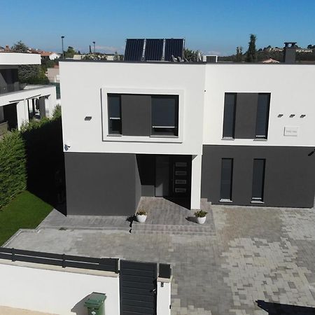 Villa Ula In Pula With Heated Pool And Sauna Kültér fotó