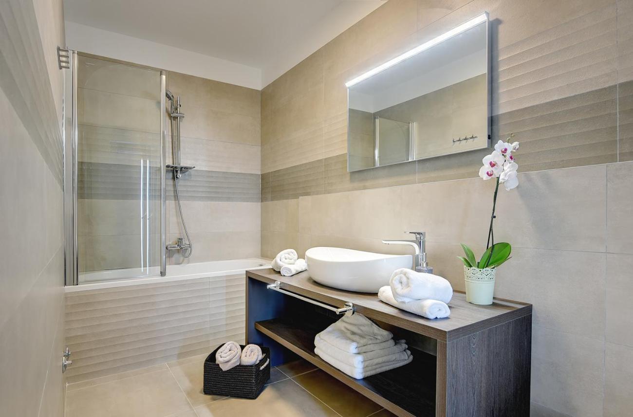 Villa Ula In Pula With Heated Pool And Sauna Kültér fotó
