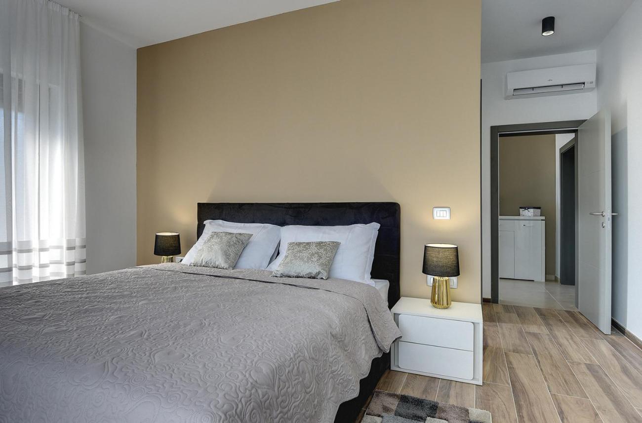 Villa Ula In Pula With Heated Pool And Sauna Kültér fotó