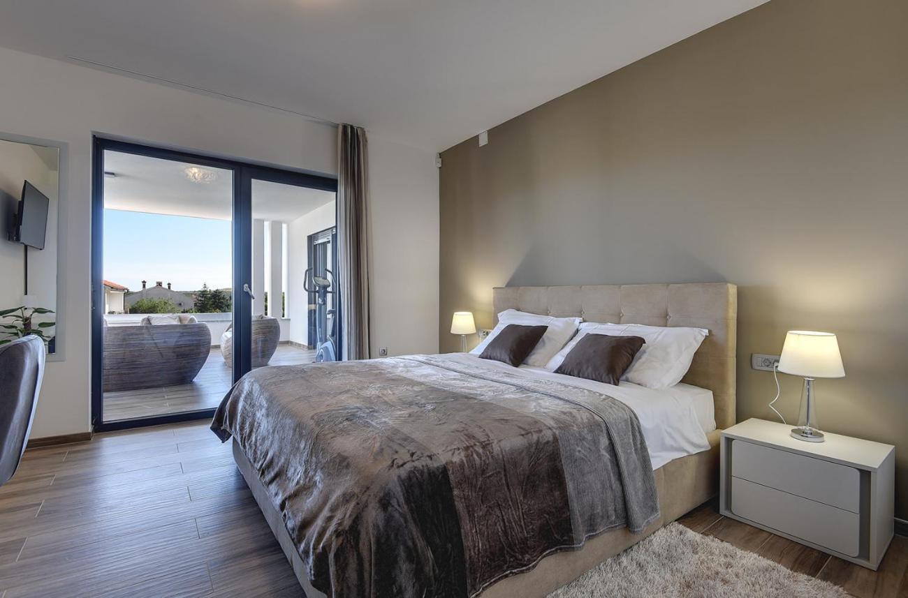 Villa Ula In Pula With Heated Pool And Sauna Kültér fotó