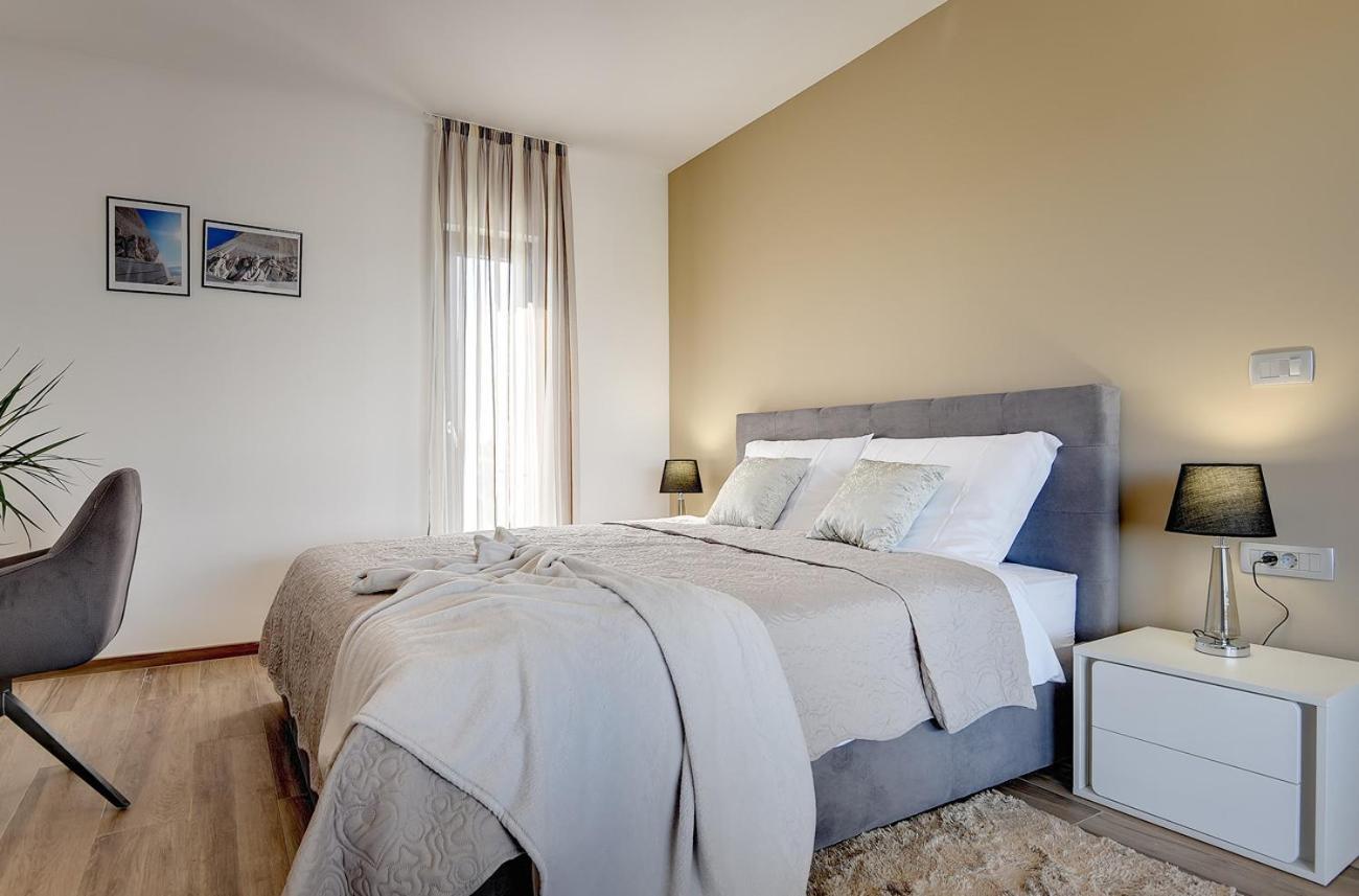Villa Ula In Pula With Heated Pool And Sauna Kültér fotó