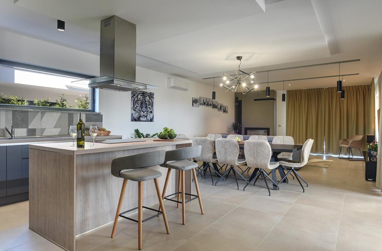 Villa Ula In Pula With Heated Pool And Sauna Kültér fotó