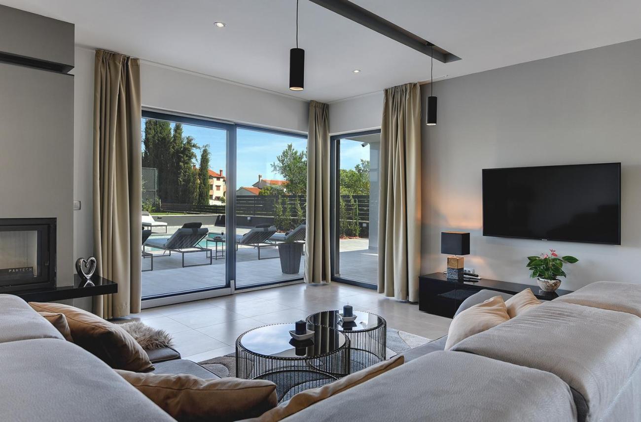 Villa Ula In Pula With Heated Pool And Sauna Kültér fotó