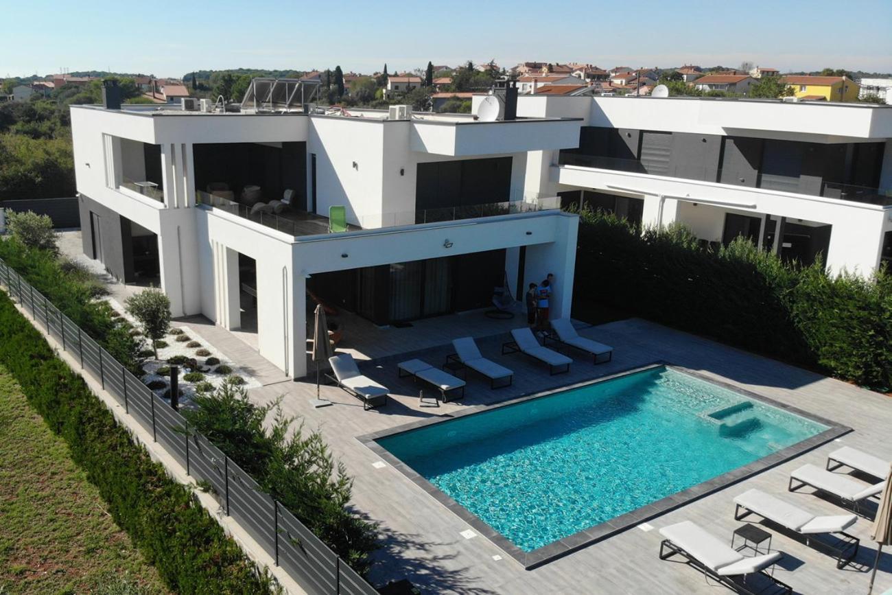 Villa Ula In Pula With Heated Pool And Sauna Kültér fotó