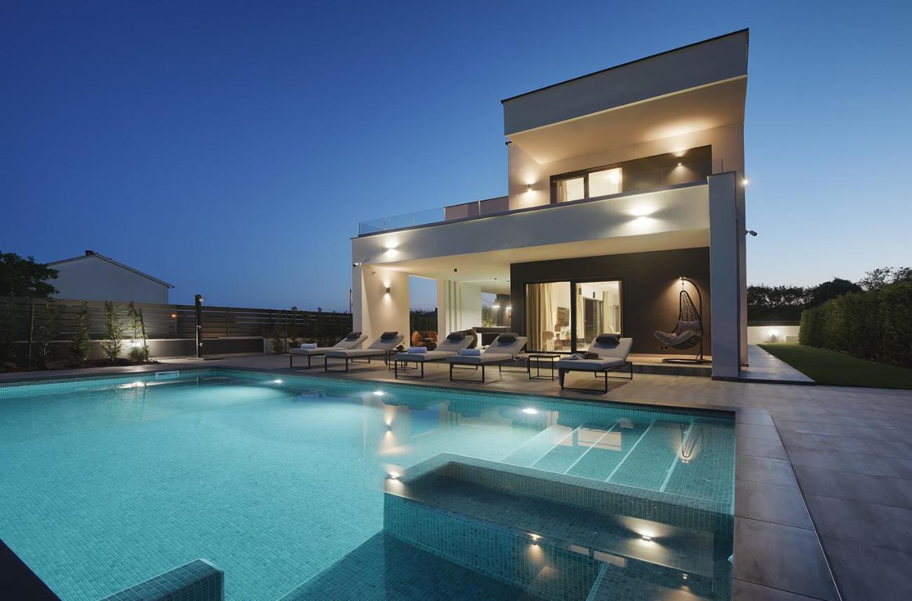 Villa Ula In Pula With Heated Pool And Sauna Kültér fotó