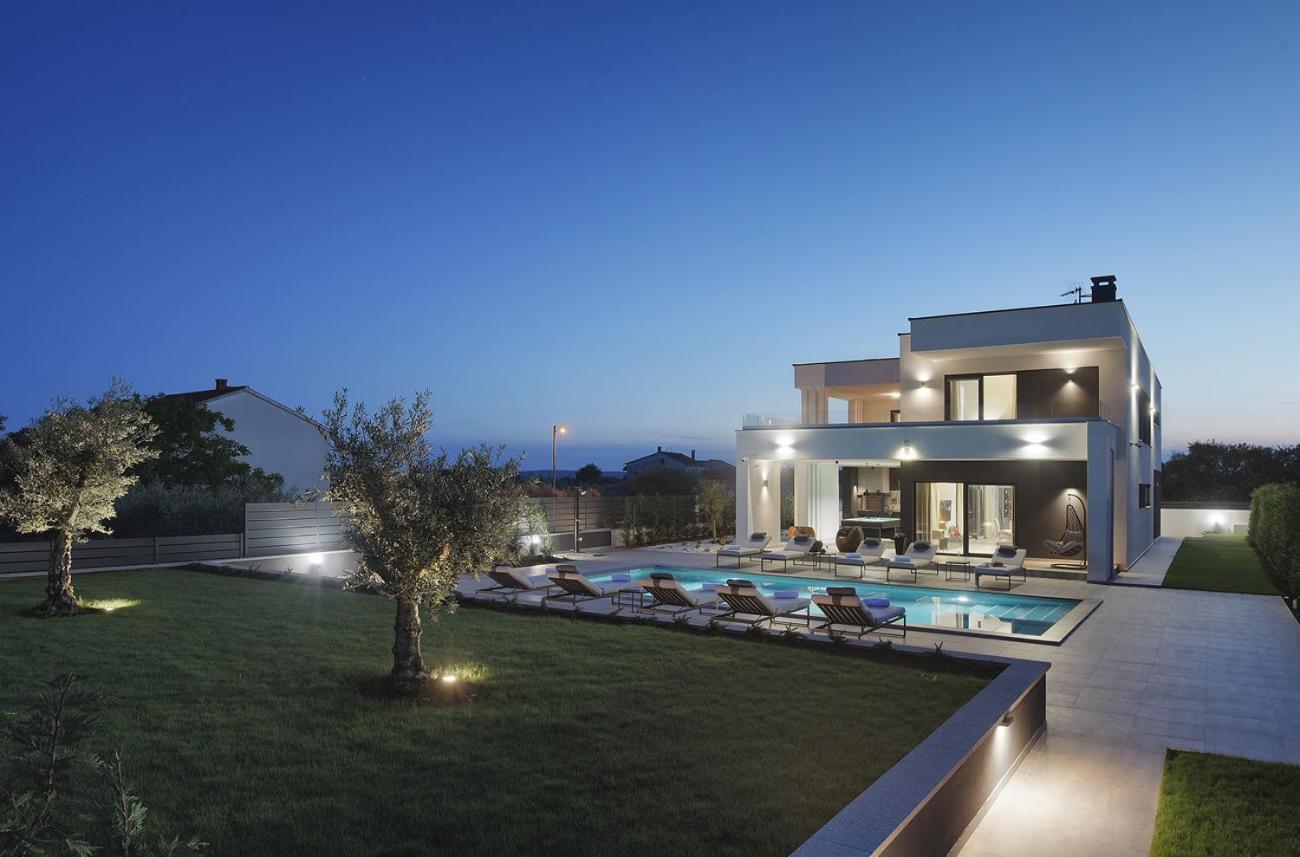 Villa Ula In Pula With Heated Pool And Sauna Kültér fotó