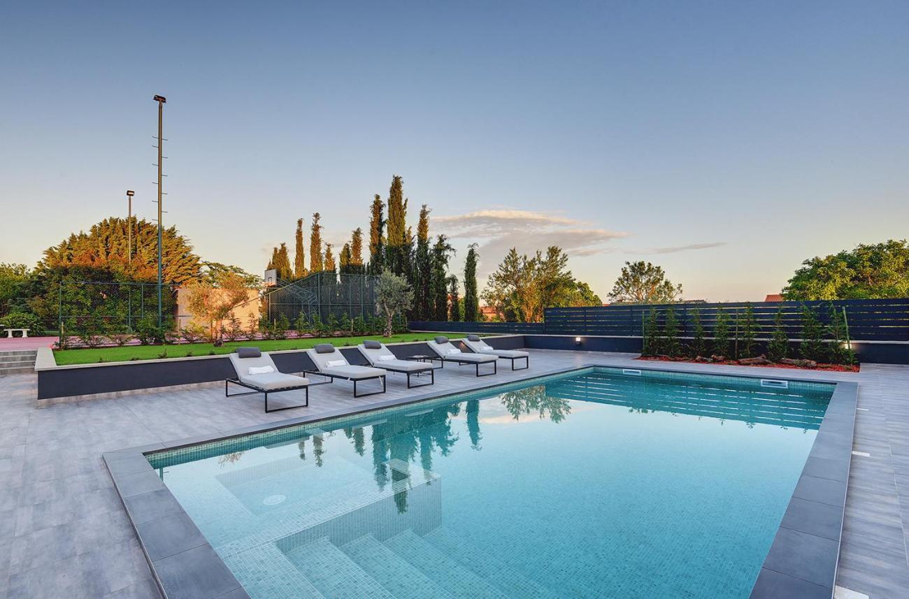 Villa Ula In Pula With Heated Pool And Sauna Kültér fotó
